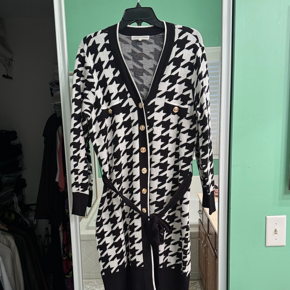 Madison  + Hudson Black and White Houndstooth Cardigan Sweater